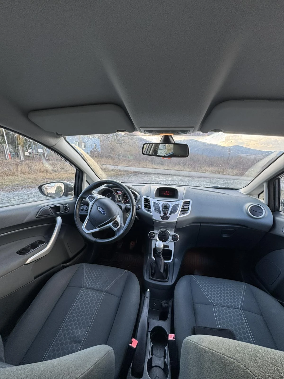 Ford Fiesta 1.6 16v Titabium, снимка 11 - Автомобили и джипове - 55898878