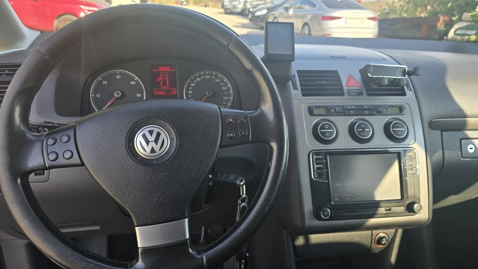 VW Touran, снимка 13 - Автомобили и джипове - 56169078