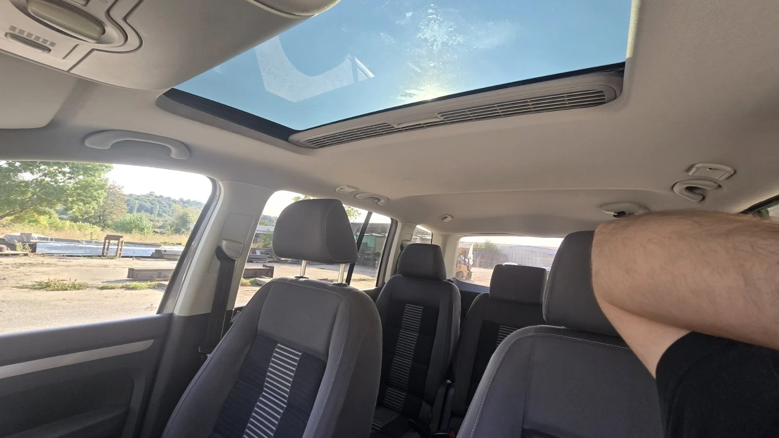 VW Touran, снимка 14 - Автомобили и джипове - 56169078