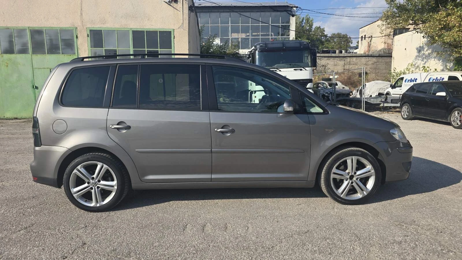 VW Touran, снимка 4 - Автомобили и джипове - 56169078