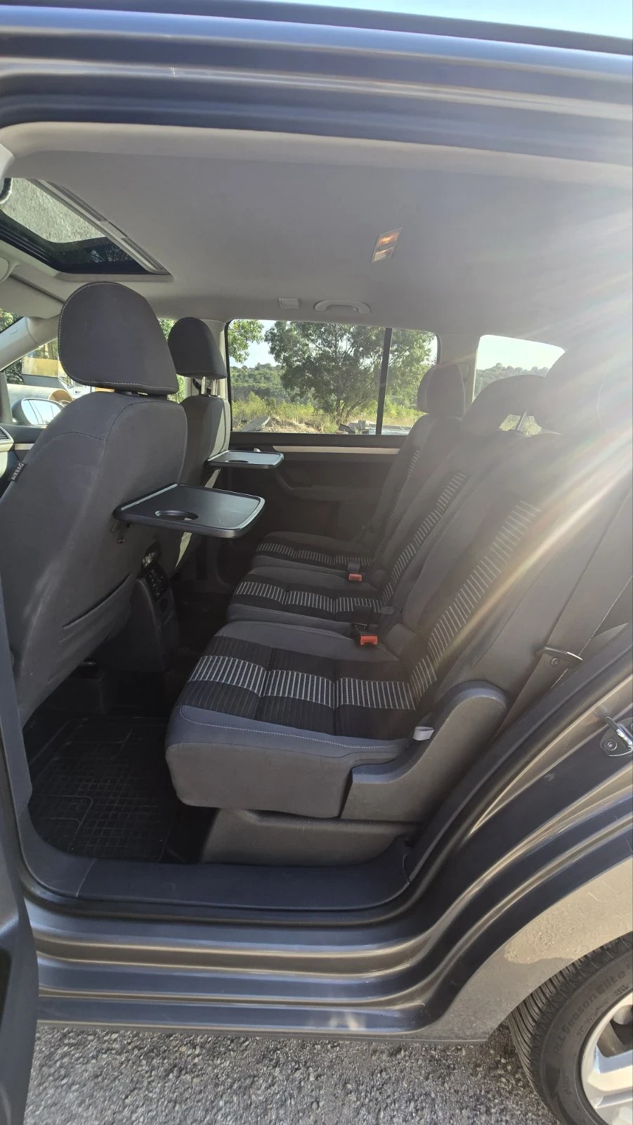 VW Touran, снимка 15 - Автомобили и джипове - 56169078