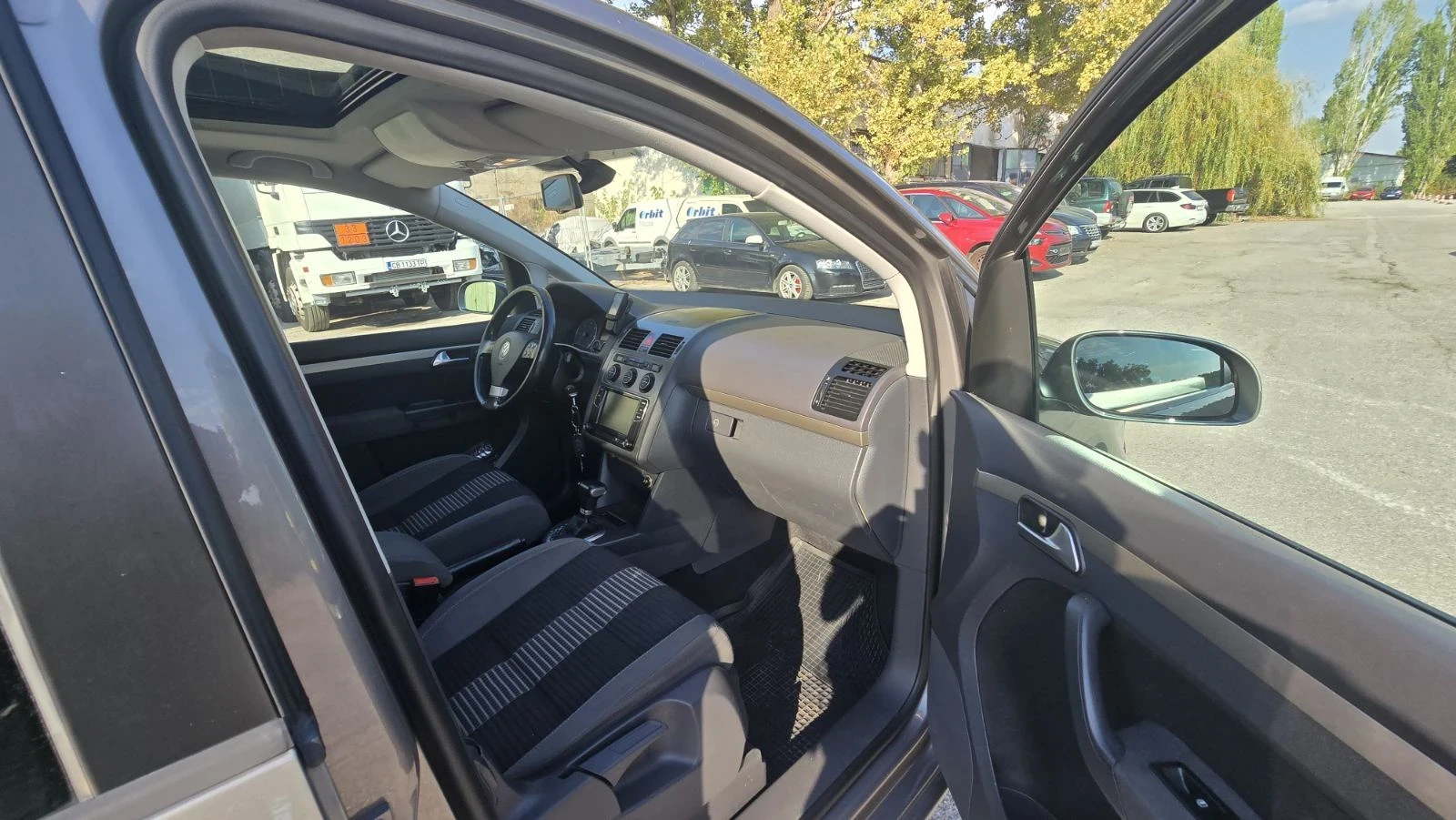 VW Touran, снимка 8 - Автомобили и джипове - 56169078