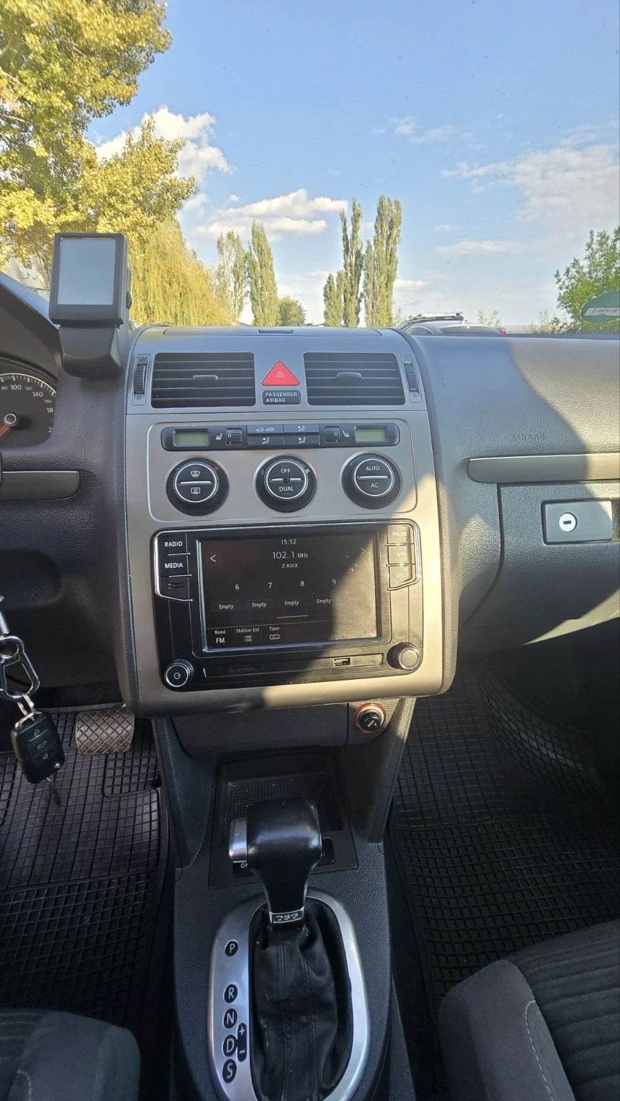VW Touran, снимка 11 - Автомобили и джипове - 56169078