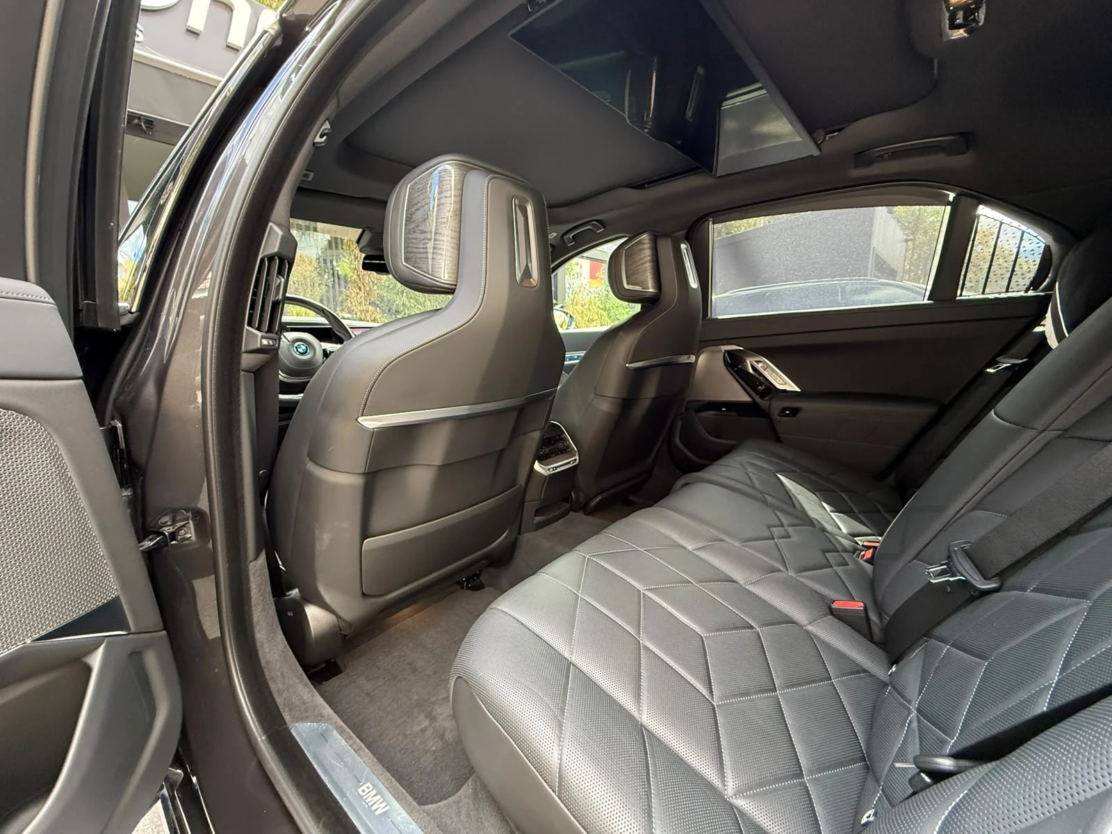 BMW i7 60/XDRIVE/B&W/THEATER/MASSAGE/360, снимка 12 - Автомобили и джипове - 56208589