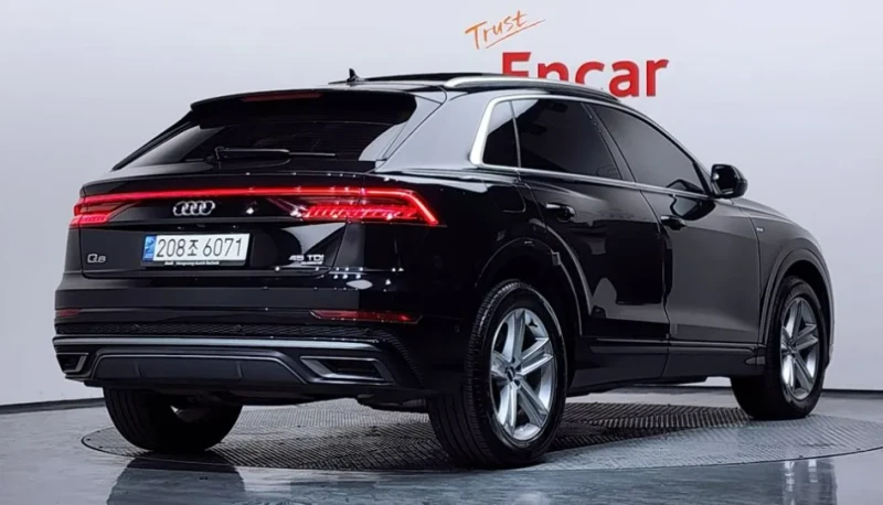 Audi Q8 Quattro* Premium* АвтоКредит* (ЦЕНА ДО БГ), снимка 3 - Автомобили и джипове - 53577085