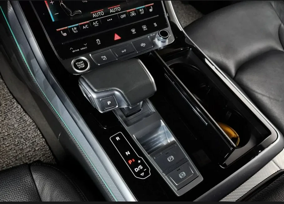 Audi Q8 Quattro* Premium* АвтоКредит* (ЦЕНА ДО БГ) - изображение 8