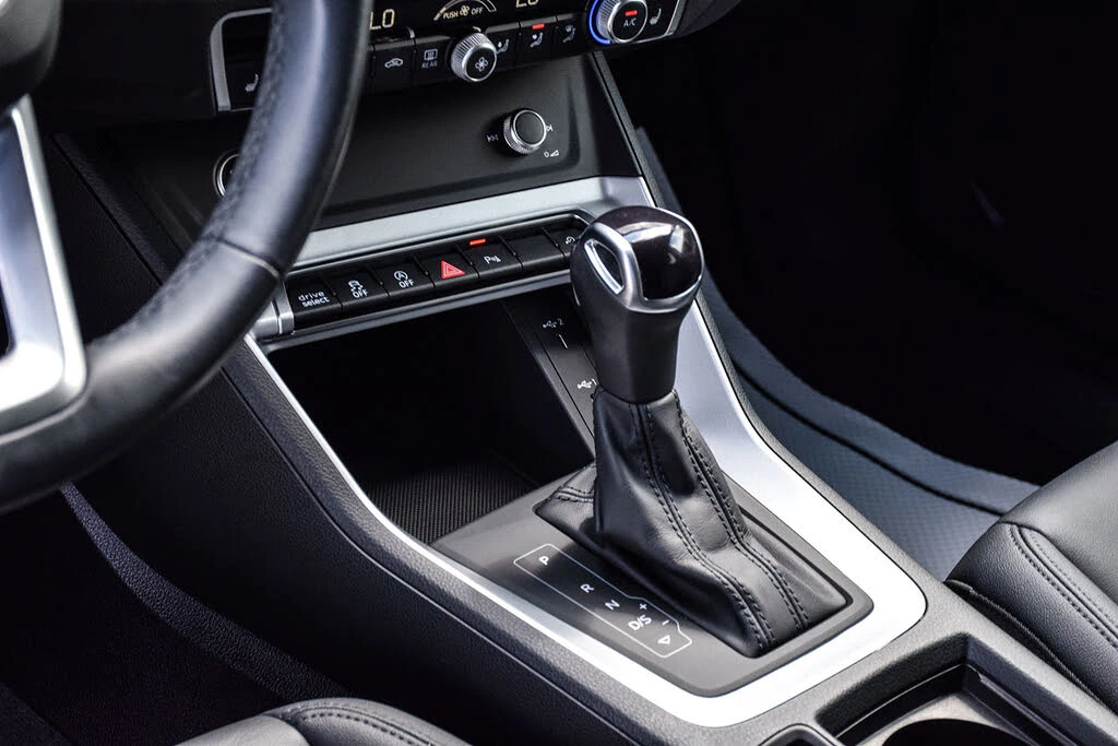 Audi Q3 quattro PremiumPlus 40TFSI АвтоКредит (ЦЕНА ДО БГ), снимка 11 - Автомобили и джипове - 53748757