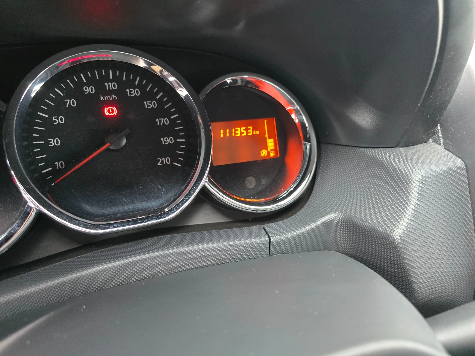 Dacia Duster 111000км!!EURO6!!GERMANY!!, снимка 17 - Автомобили и джипове - 54019145