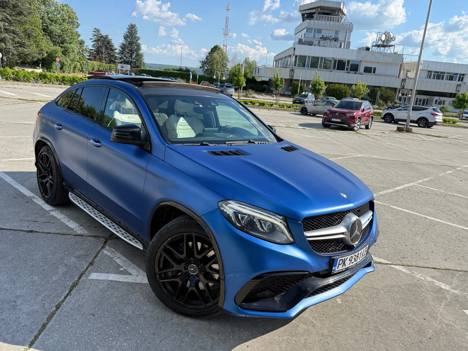 Mercedes-Benz GLE 63 S AMG 360///Key-Less///Panorama///Navi///Memory///, снимка 2 - Автомобили и джипове - 54604718