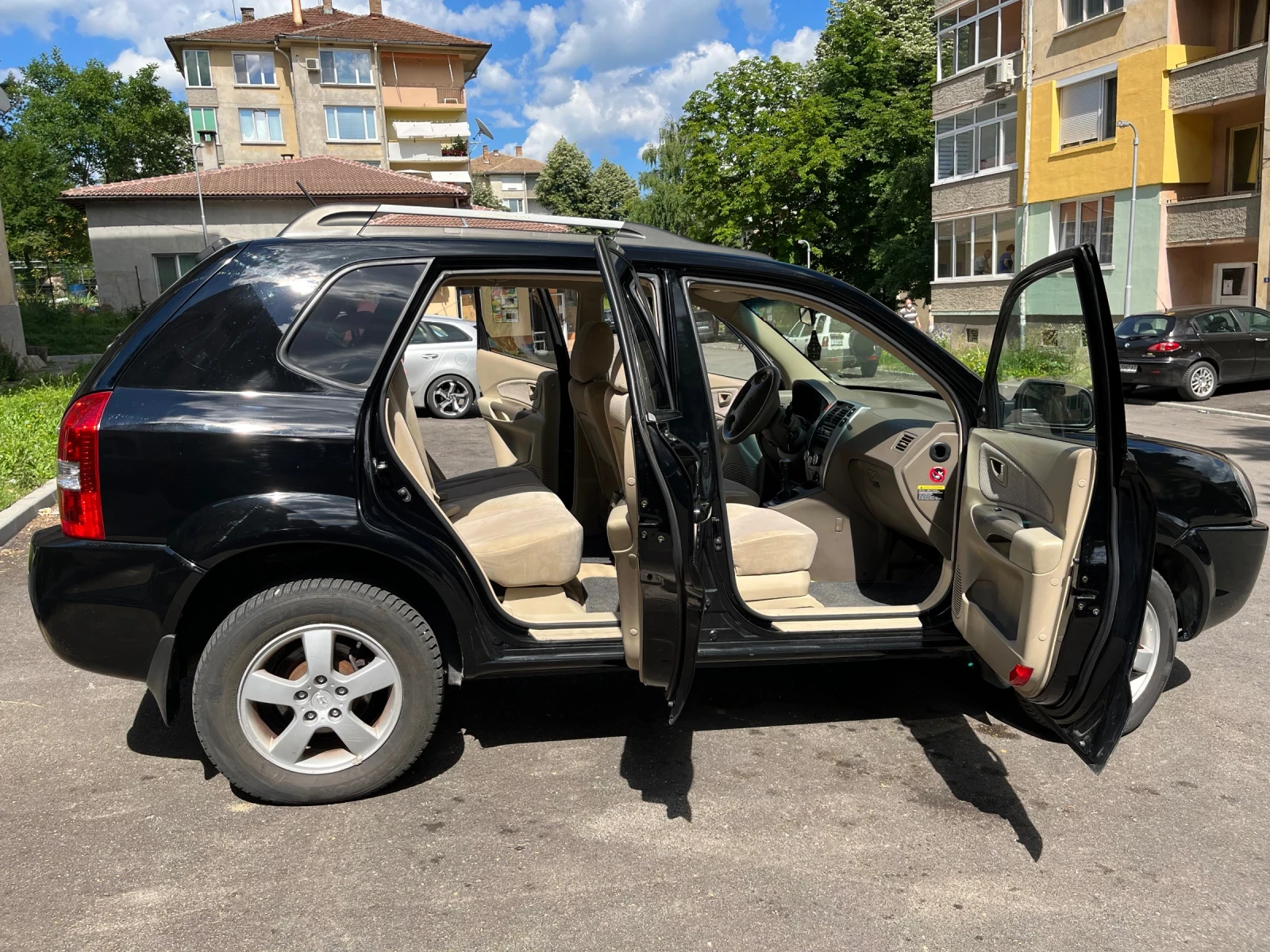 Hyundai Tucson 2.0 CRDI, снимка 2 - Автомобили и джипове - 54776589