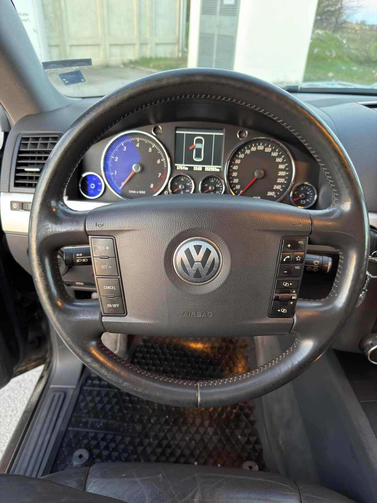 VW Touareg 3.2i ГАЗ LPG* ВЪЗДУХ* NAVI, снимка 9 - Автомобили и джипове - 55049029