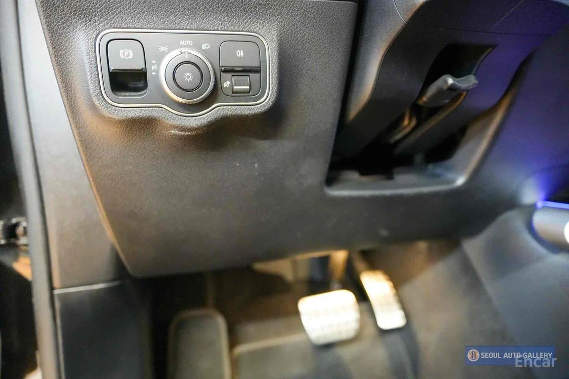 Mercedes-Benz GLB 250 4MATIC* AMG OPTIC* ПАНОРАМА* ПОДГРЕВ* КАМЕРА, снимка 9 - Автомобили и джипове - 55230930