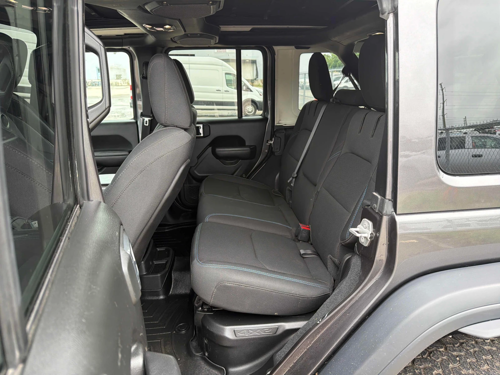 Jeep Wrangler * Unlimited Rubicon * CARFAX * ����� �� ���������� | Mobile.bg � ����������� 10