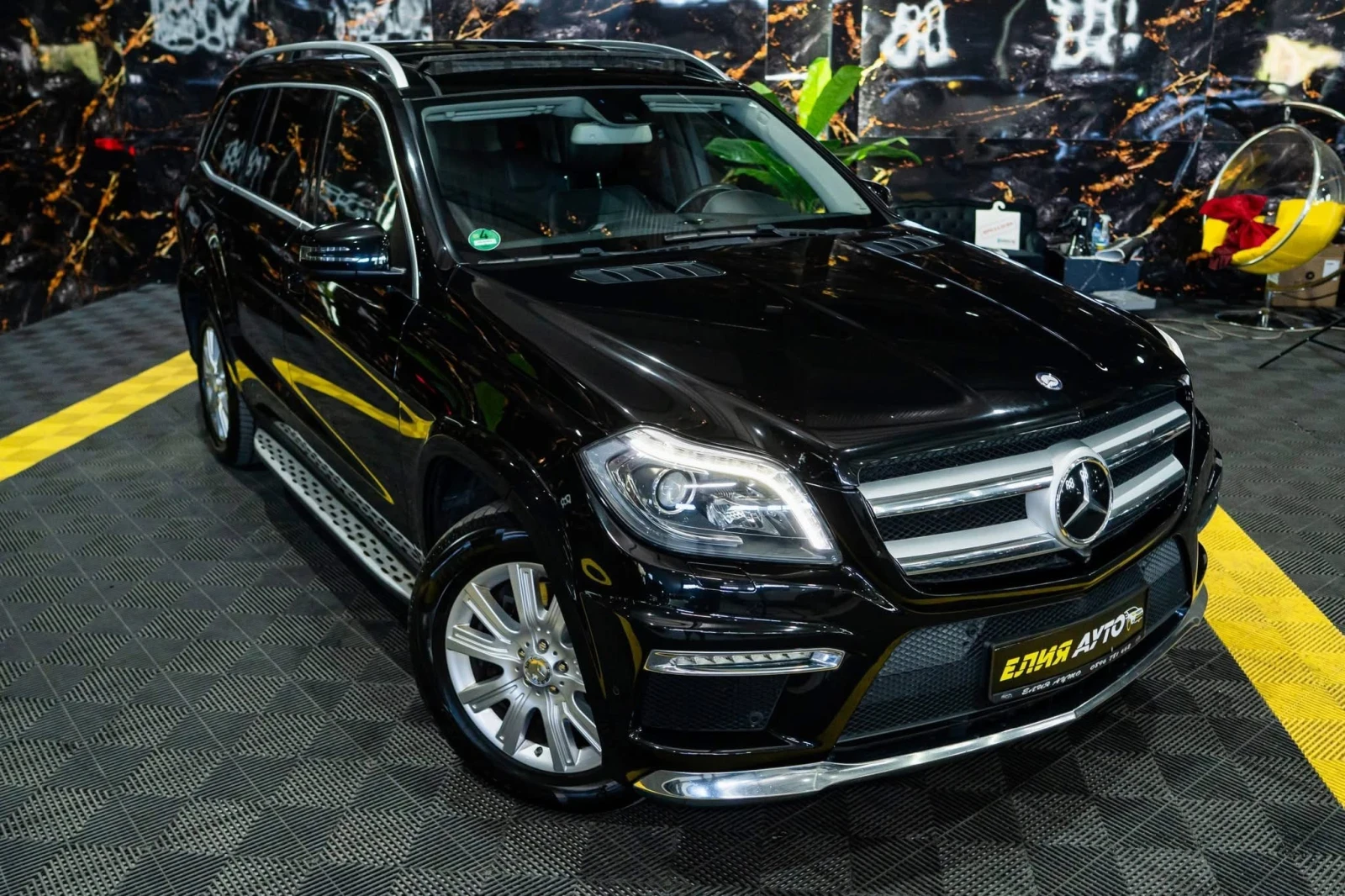 Mercedes-Benz GL 350 D 7МЕСТЕН AMG LINE LED ПАНО H&K ЛИЗИНГ 100% , снимка 2 - Автомобили и джипове - 56192295