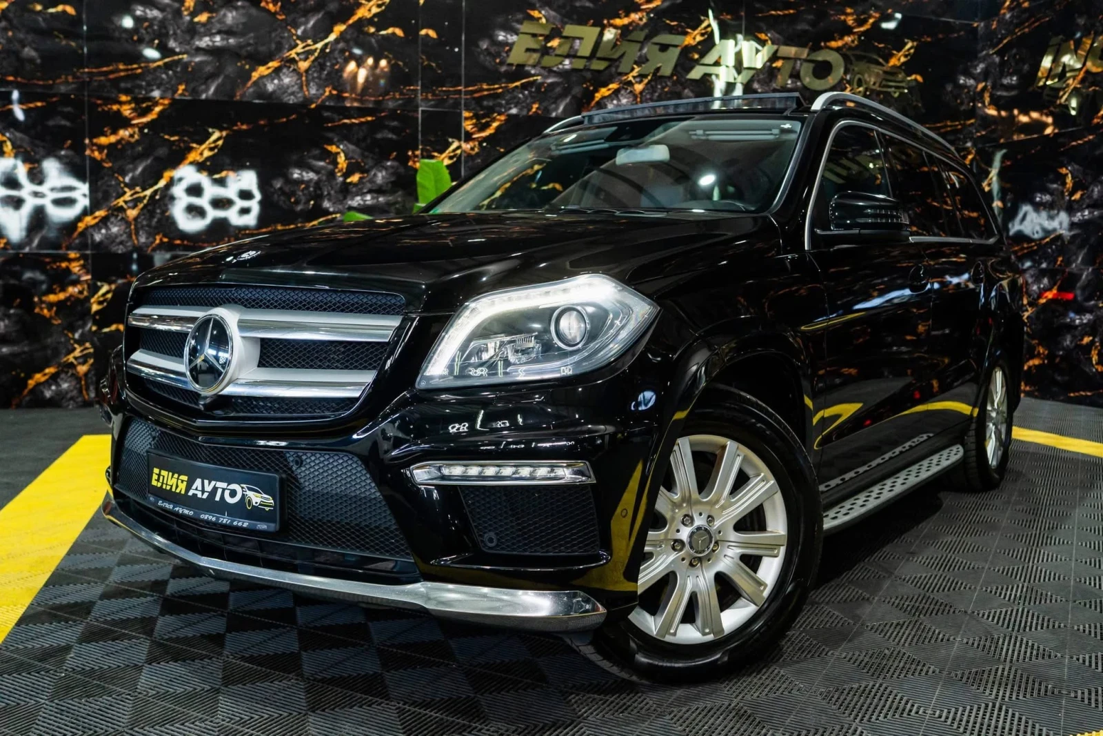 Mercedes-Benz GL 350 D 7МЕСТЕН AMG LINE LED ПАНО H&K ЛИЗИНГ 100% , снимка 4 - Автомобили и джипове - 56192295