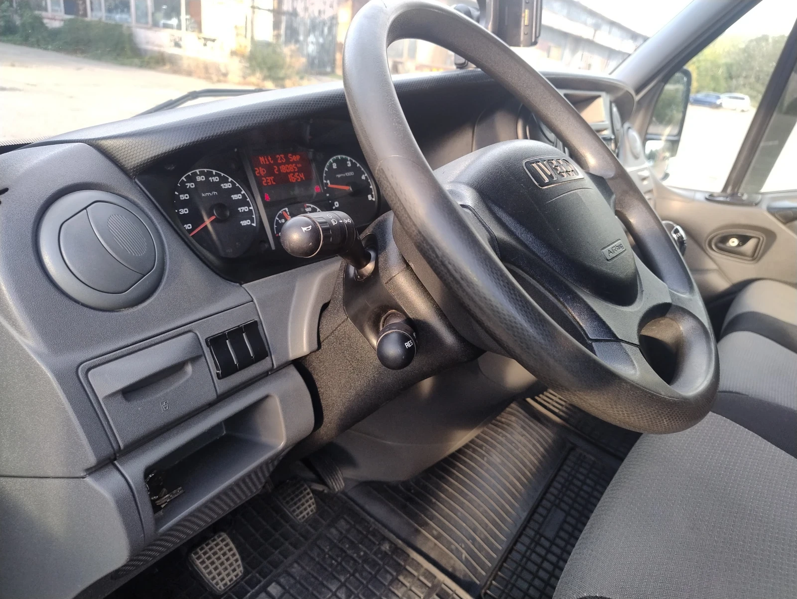 Iveco 35c15, снимка 11 - Бусове и автобуси - 56311651