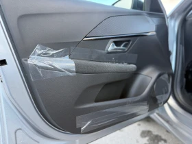 Peugeot 208 1.2i Чисто нов 15км., снимка 9