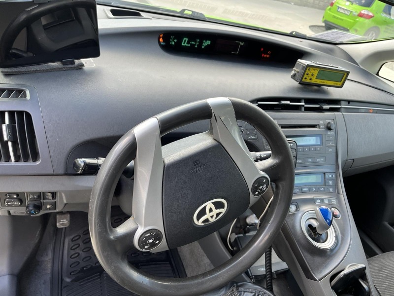 Toyota Prius, снимка 9 - Автомобили и джипове - 45362110