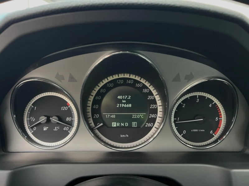 Mercedes-Benz C 220 CDi Avantgarde ИЗКЛЮЧИТЕЛНО ЗАПАЗЕН! , снимка 11 - Автомобили и джипове - 50305808