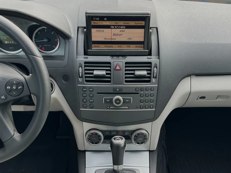 Mercedes-Benz C 220 CDi Avantgarde ИЗКЛЮЧИТЕЛНО ЗАПАЗЕН! , снимка 9 - Автомобили и джипове - 50305808