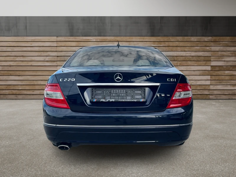 Mercedes-Benz C 220 CDi Avantgarde ИЗКЛЮЧИТЕЛНО ЗАПАЗЕН! , снимка 5 - Автомобили и джипове - 50305808