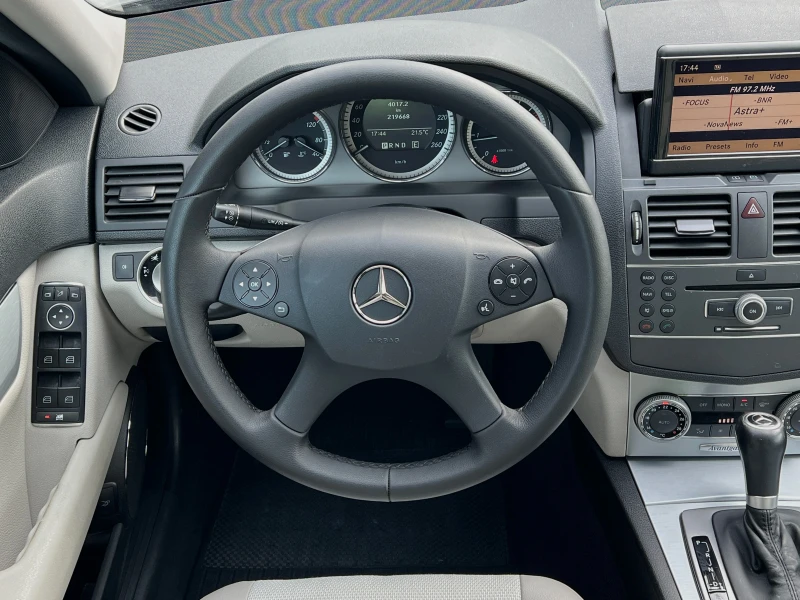 Mercedes-Benz C 220 CDi Avantgarde ИЗКЛЮЧИТЕЛНО ЗАПАЗЕН! , снимка 8 - Автомобили и джипове - 50305808
