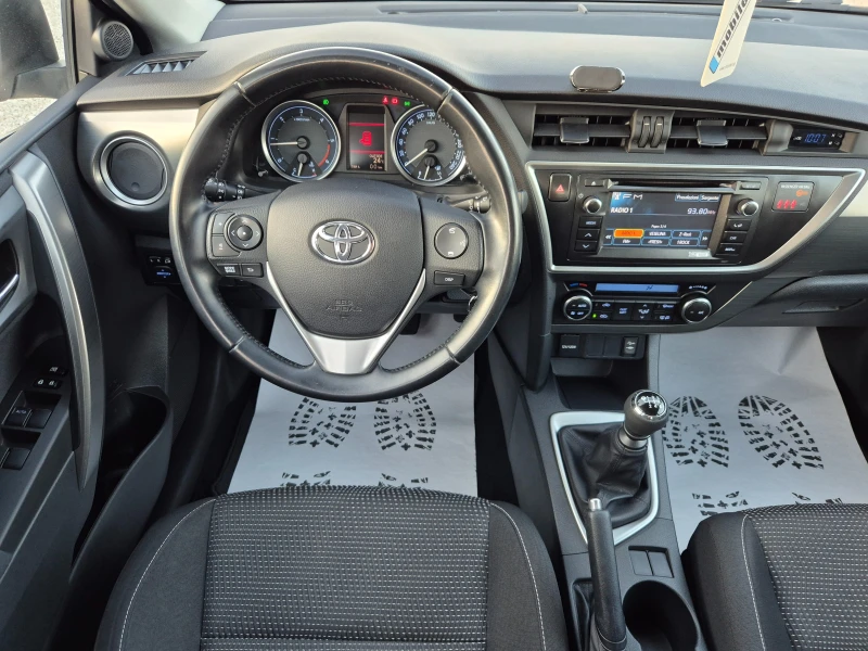 Toyota Auris 1.4 D4D, снимка 10 - Автомобили и джипове - 51360895