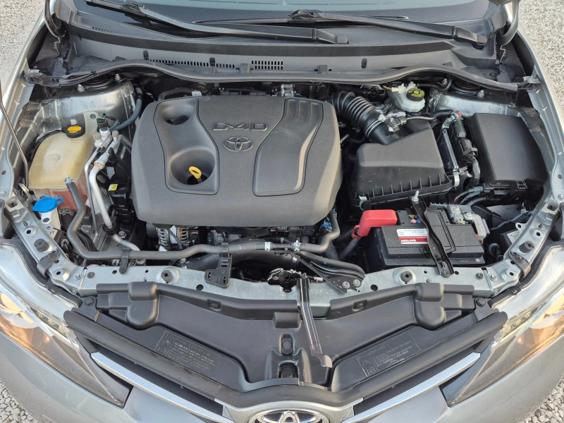 Toyota Auris 1.4 D4D, снимка 15 - Автомобили и джипове - 51360895