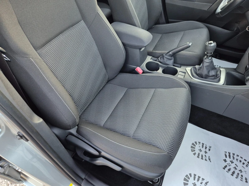Toyota Auris 1.4 D4D, снимка 12 - Автомобили и джипове - 51360895