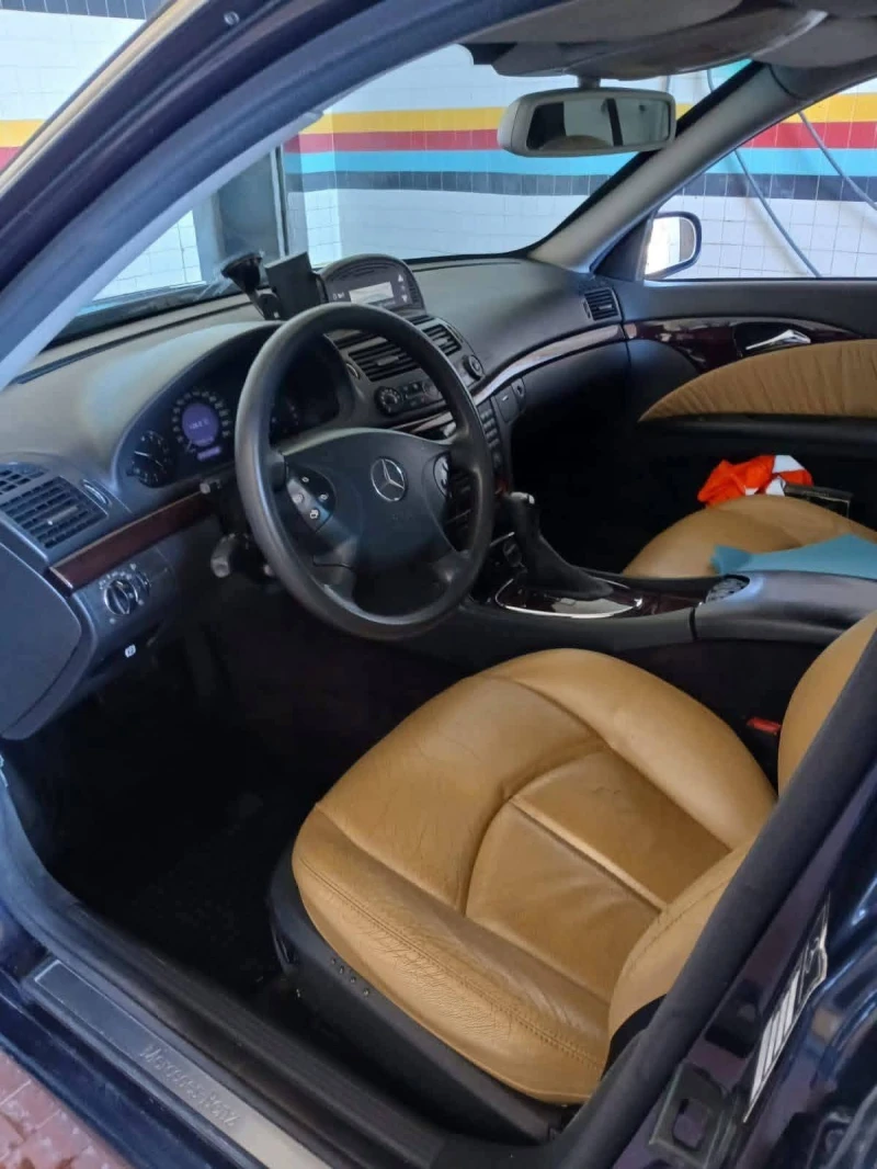 Mercedes-Benz E 300 Интеркар, снимка 10 - Автомобили и джипове - 52507855