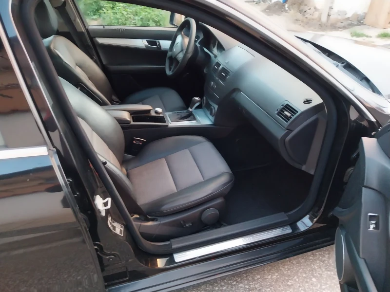 Mercedes-Benz C 220, снимка 7 - Автомобили и джипове - 53294734