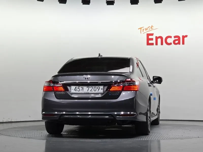 Honda Accord 2.0 Hybrid 9Th Generation, снимка 4 - Автомобили и джипове - 55985353