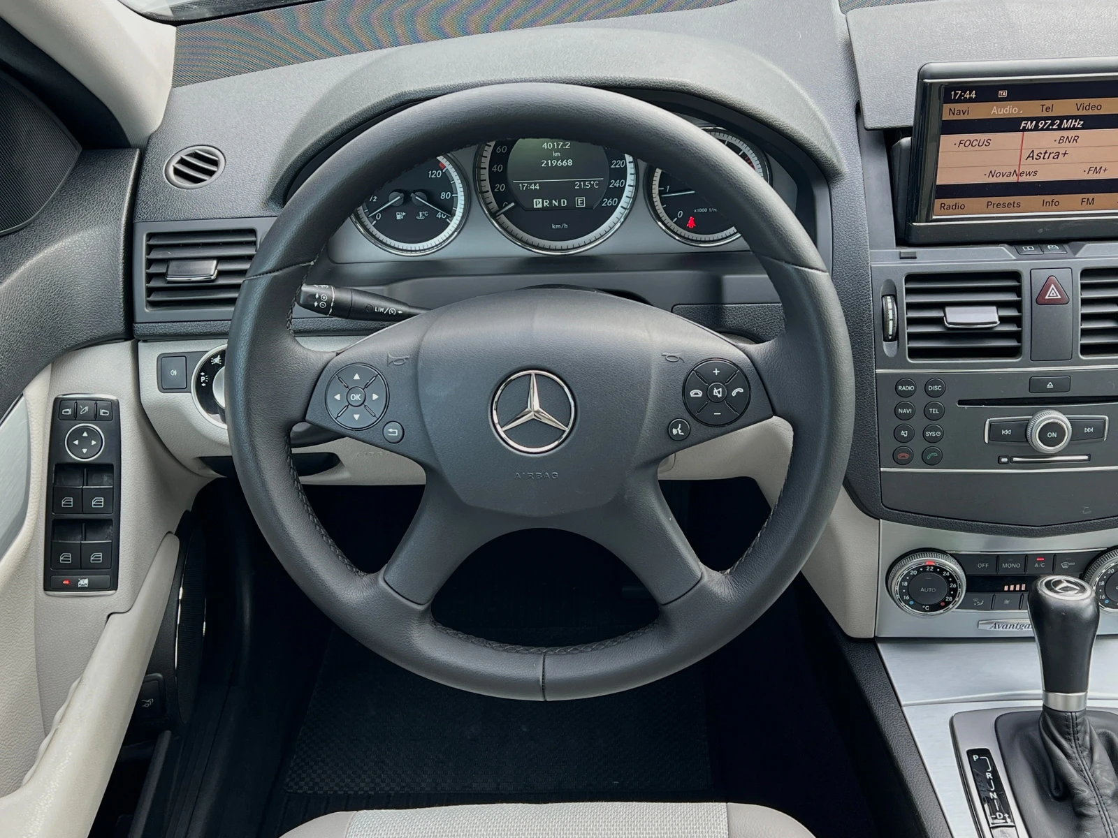 Mercedes-Benz C 220 CDi Avantgarde ИЗКЛЮЧИТЕЛНО ЗАПАЗЕН!  - изображение 8