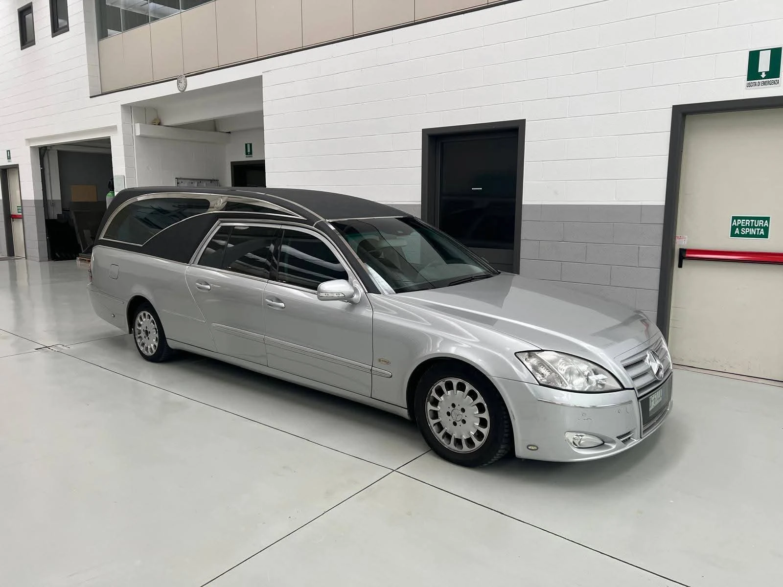 Mercedes-Benz E 300 Интеркар - изображение 4