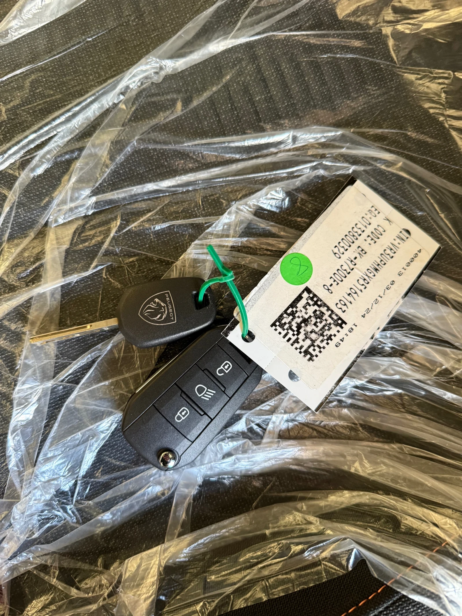 Peugeot 208 1.2i ����� ��� 15��. | Mobile.bg � ����������� 14