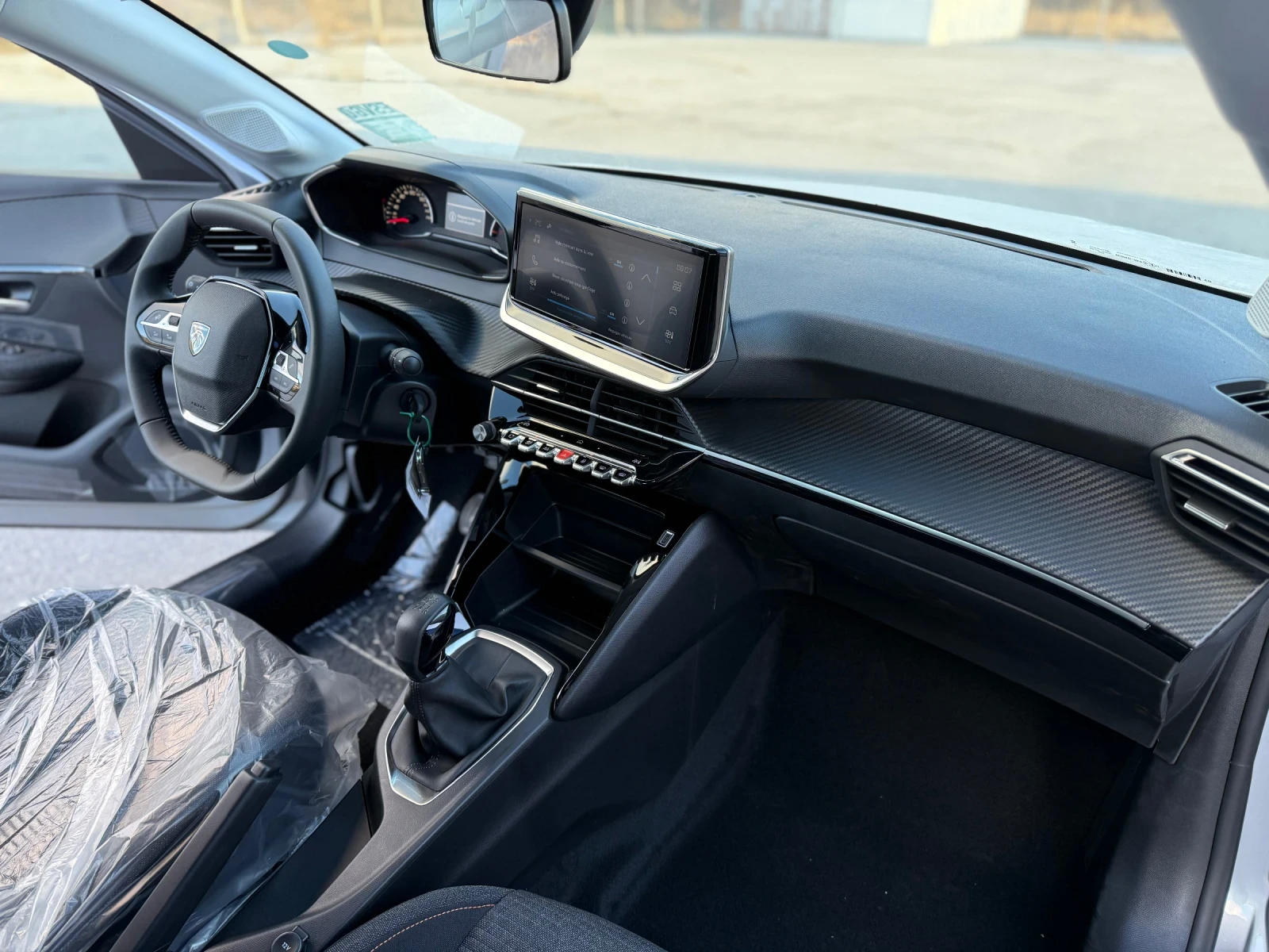 Peugeot 208 1.2i ����� ��� 15��. | Mobile.bg � ����������� 12