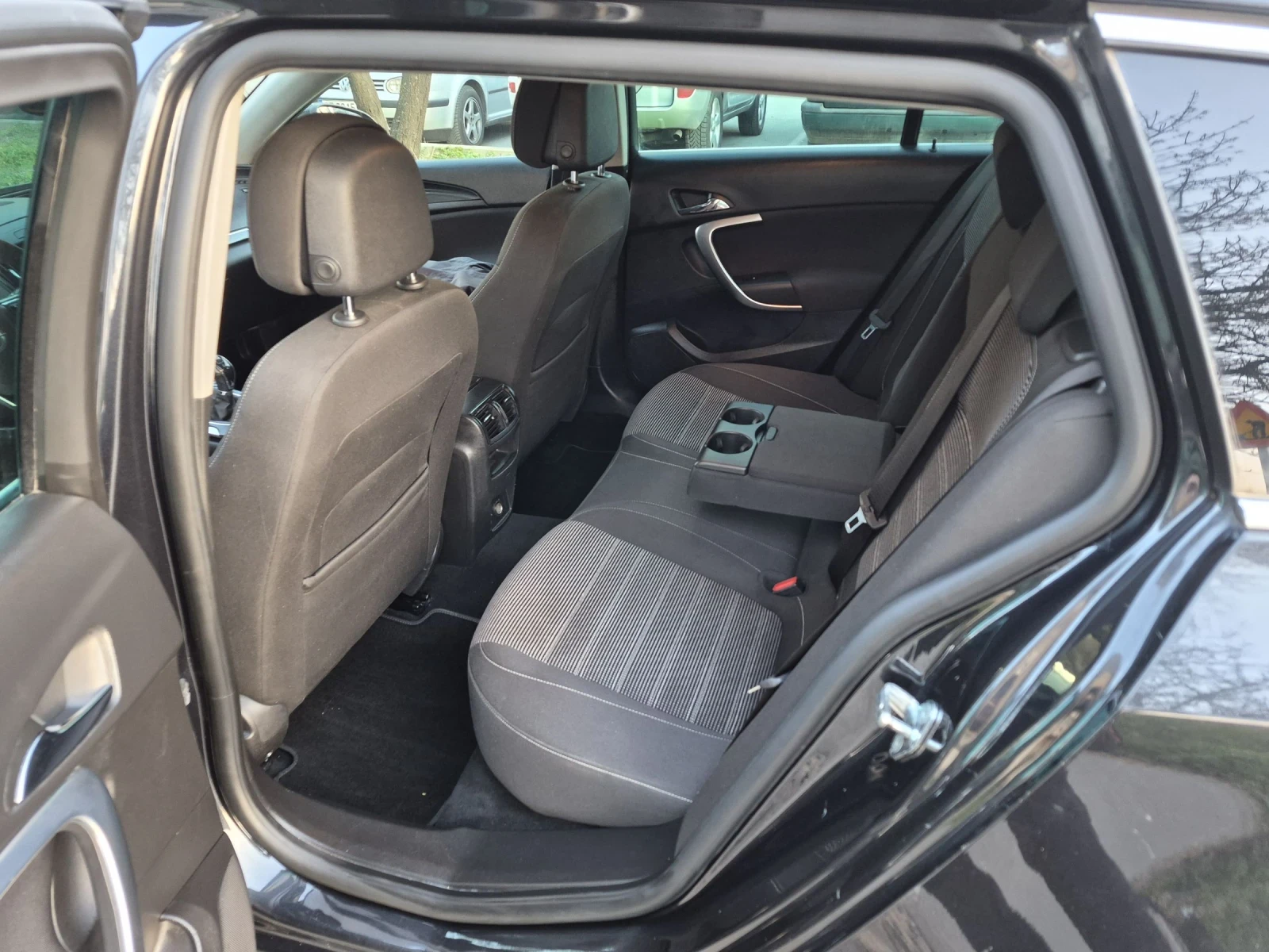 Opel Insignia 2.0 CDTi, снимка 13 - Автомобили и джипове - 53713065