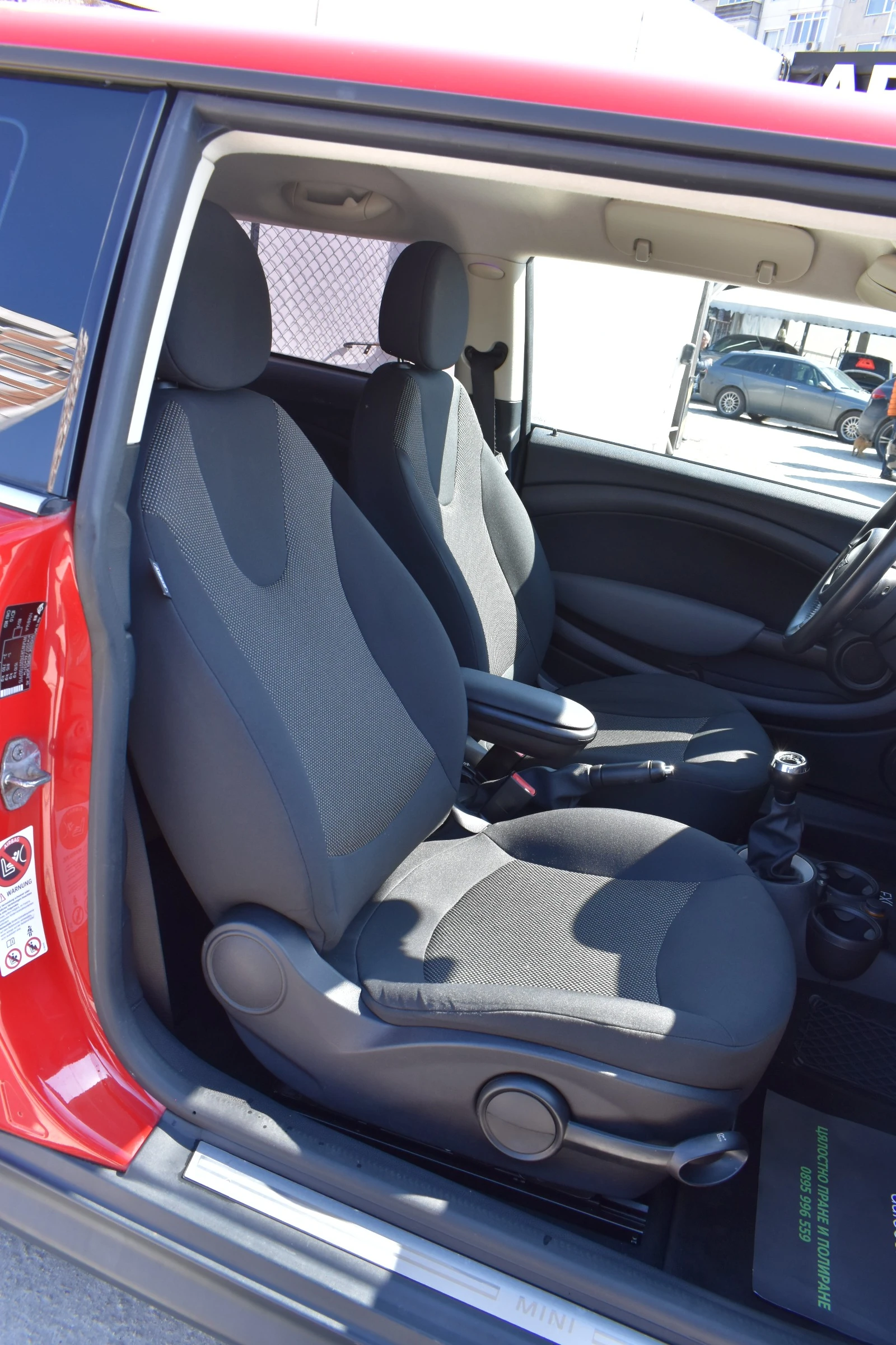 Mini One 1.6i* Сервизна история* ПОДГРЕВИ* 6скорости* , снимка 12 - Автомобили и джипове - 53839017