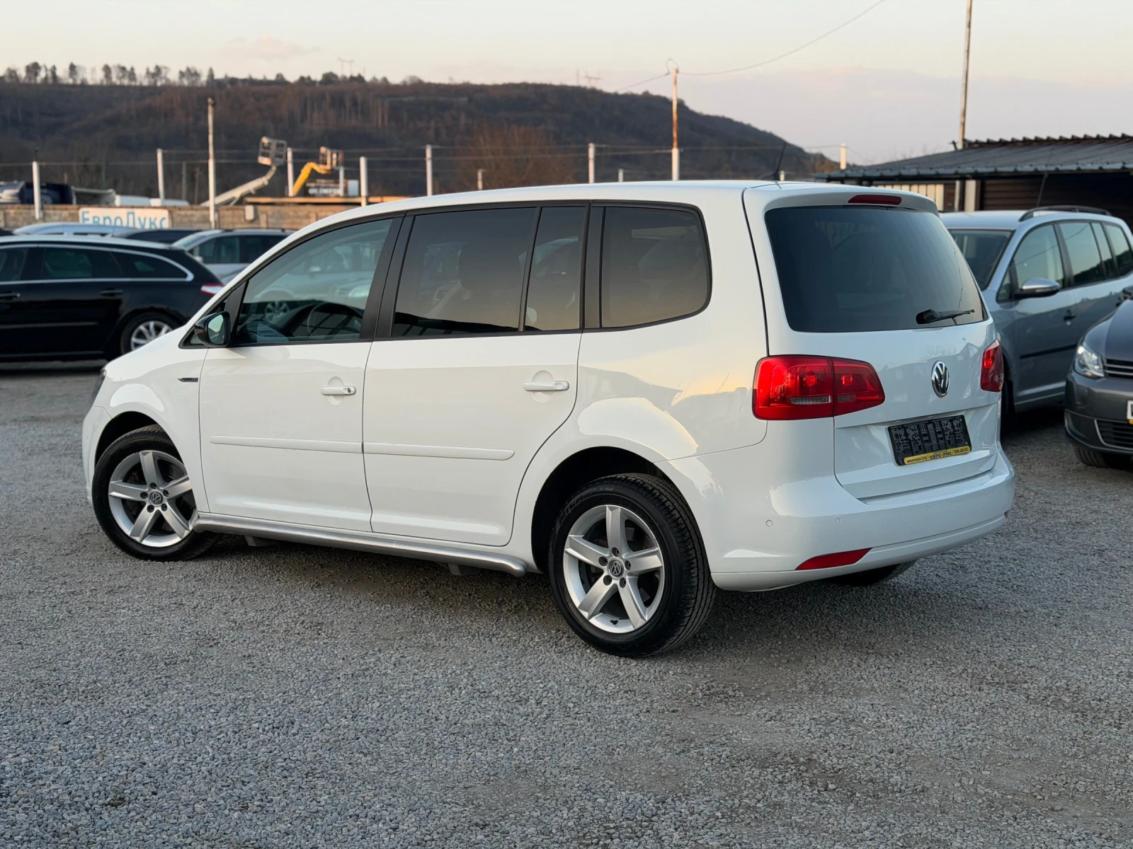VW Touran 2.0TDI 140кс DSG НАВИ КЛИМАТРОНИК , снимка 8 - Автомобили и джипове - 53870540
