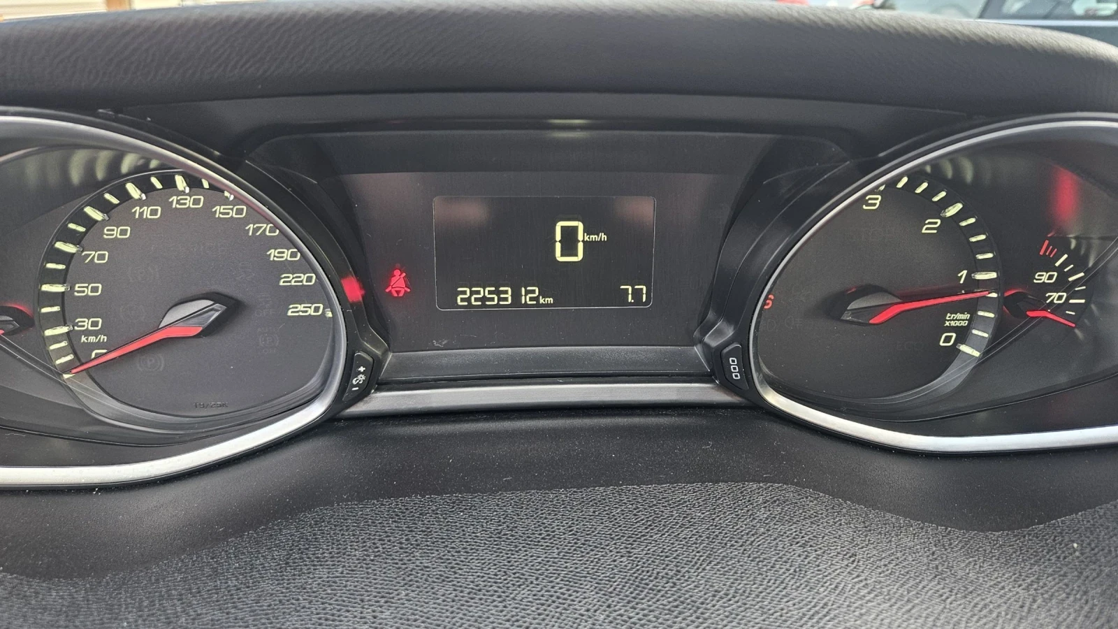 Peugeot 308 1.6 E-HDI..SW, снимка 15 - Автомобили и джипове - 54086137