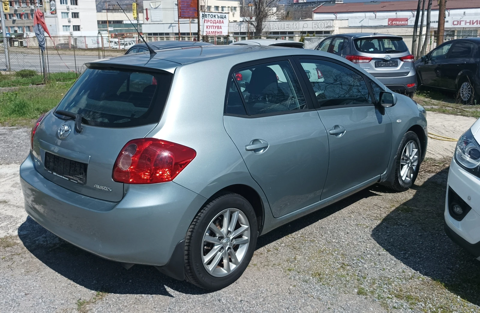 Toyota Auris 1, 6 6ск., снимка 2 - Автомобили и джипове - 54115621