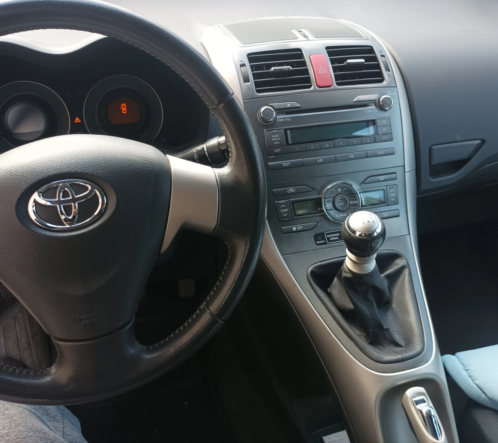 Toyota Auris 1, 6 6ск., снимка 9 - Автомобили и джипове - 54115621