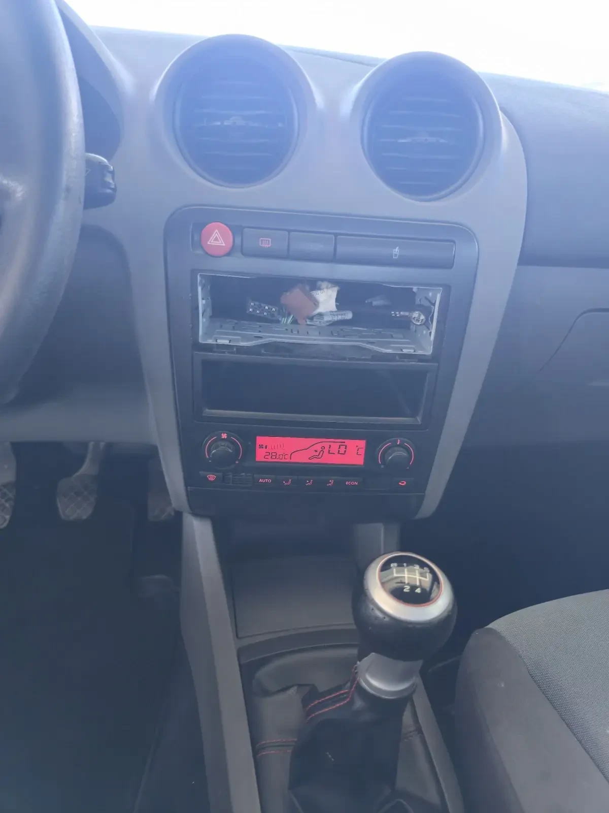 Seat Ibiza 1.4i, снимка 17 - Автомобили и джипове - 55162451