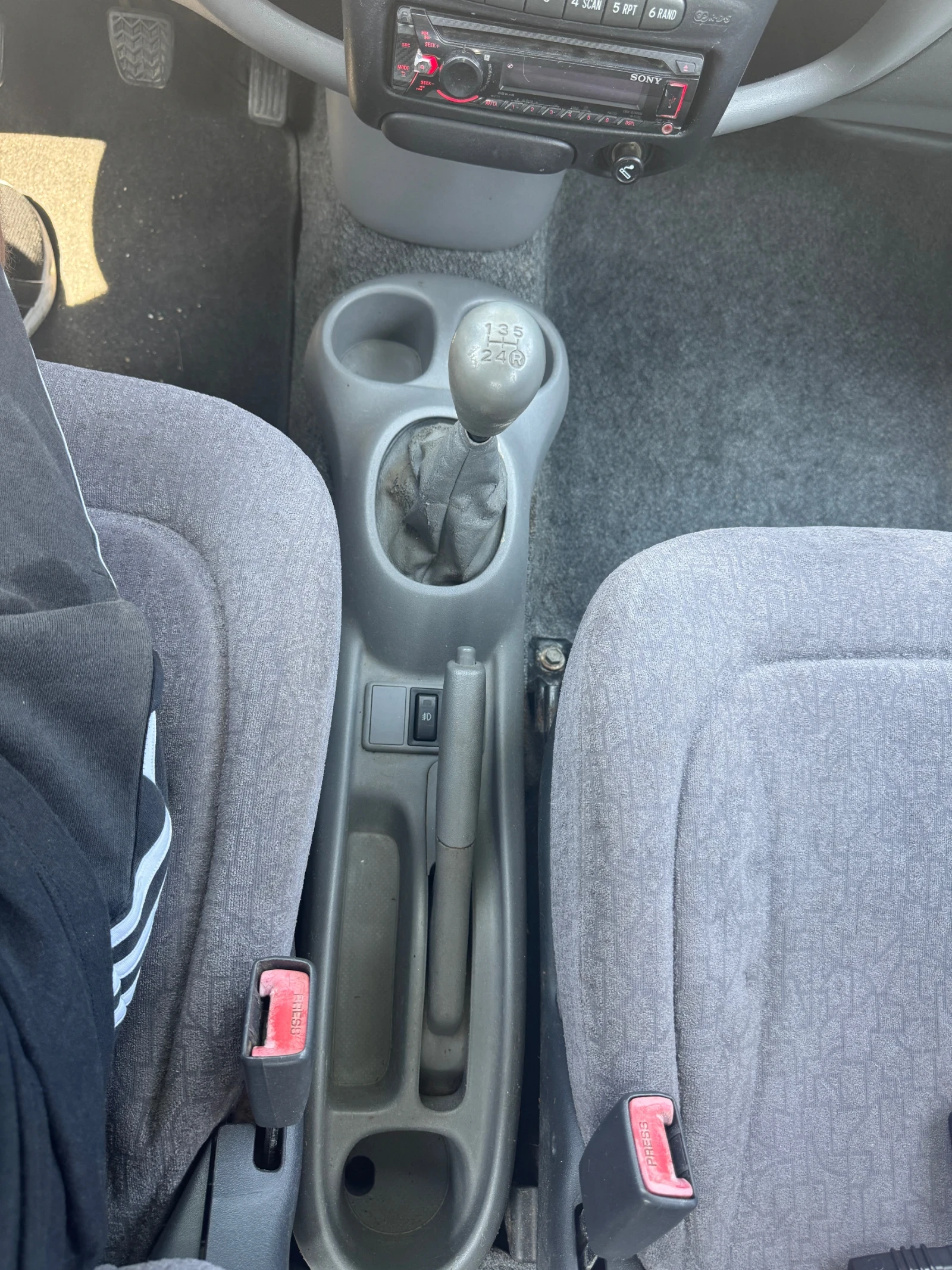 Toyota Yaris verso, снимка 13 - Автомобили и джипове - 55366307
