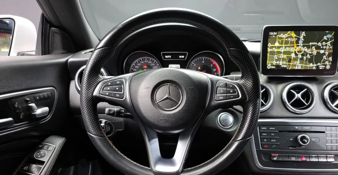Mercedes-Benz CLA 200 * АвтоКредит* (ЦЕНА ДО БГ), снимка 11 - Автомобили и джипове - 55484398