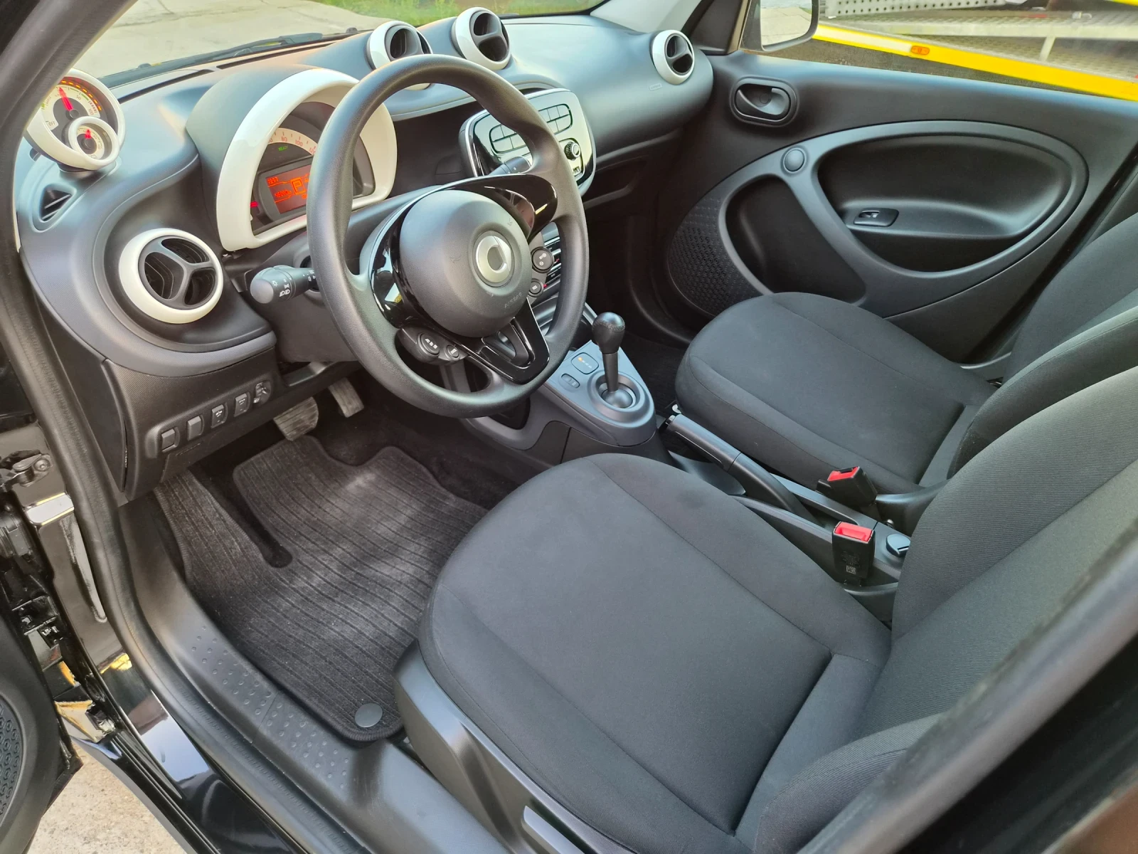Smart Forfour Electic Drive, снимка 8 - Автомобили и джипове - 55873127