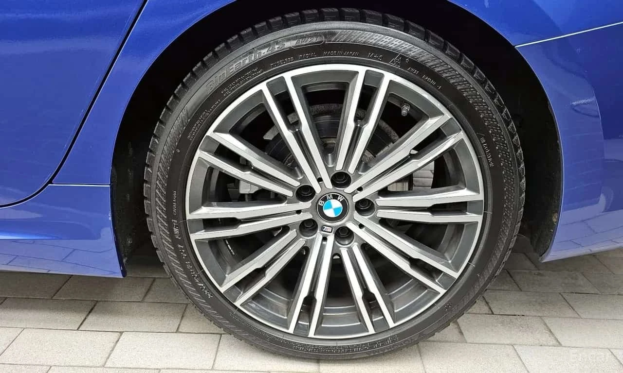 BMW 320 D * M Sport * HEAD UP * ШИБИДАХ * , снимка 5 - Автомобили и джипове - 56310942