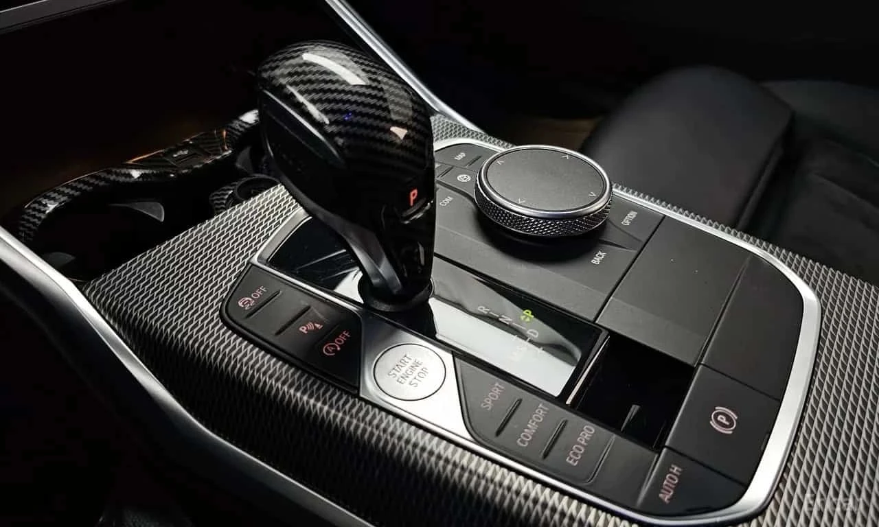 BMW 320 D * M Sport * HEAD UP * ШИБИДАХ * , снимка 11 - Автомобили и джипове - 56310942