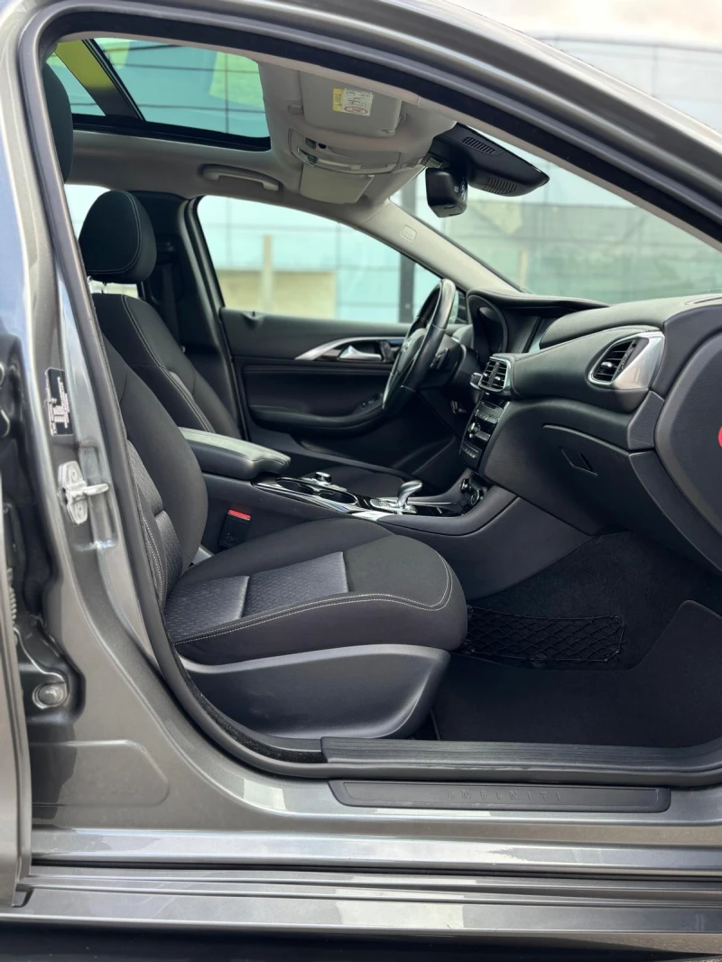 Infiniti Q30 1.6 LUXE 2WD, снимка 7 - Автомобили и джипове - 48189014