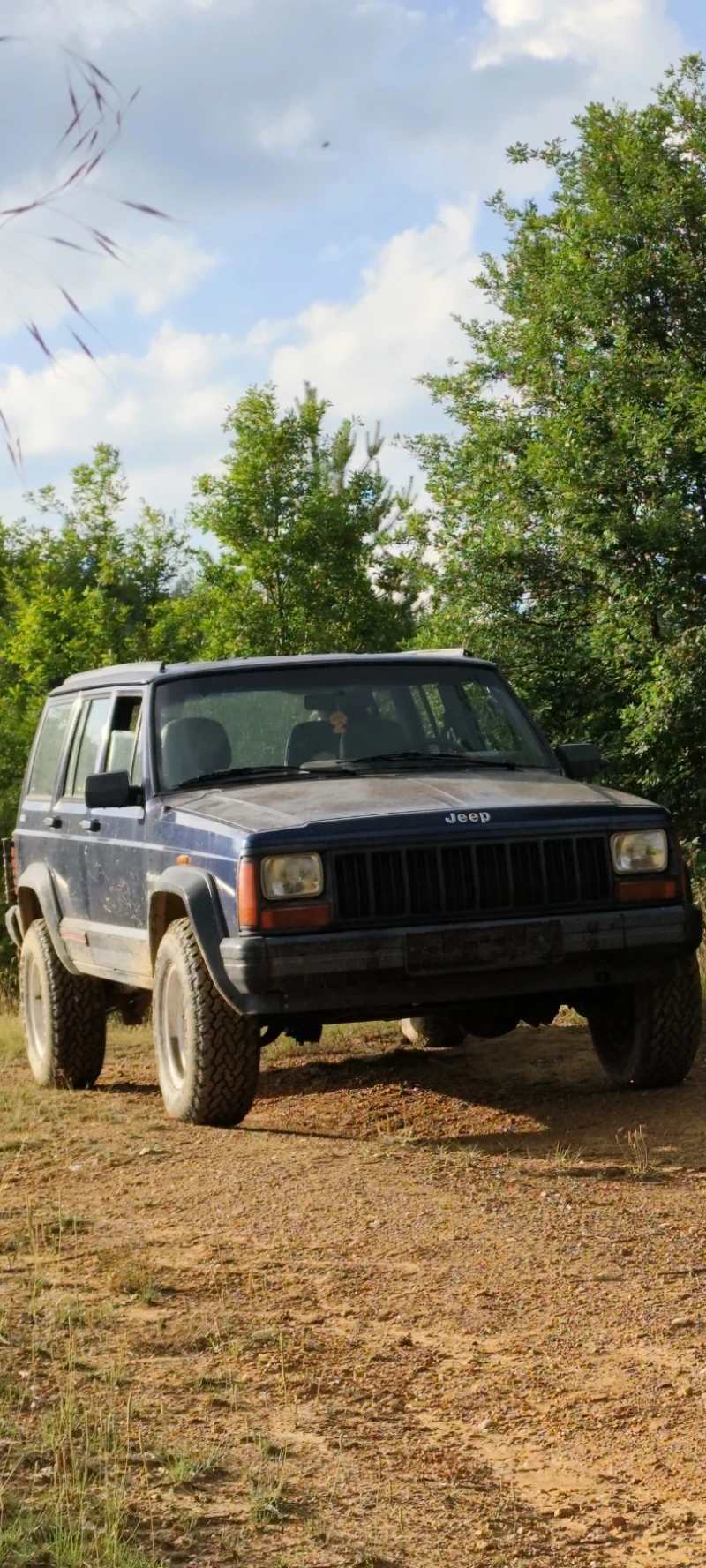 Jeep Cherokee, снимка 2 - Автомобили и джипове - 48683260